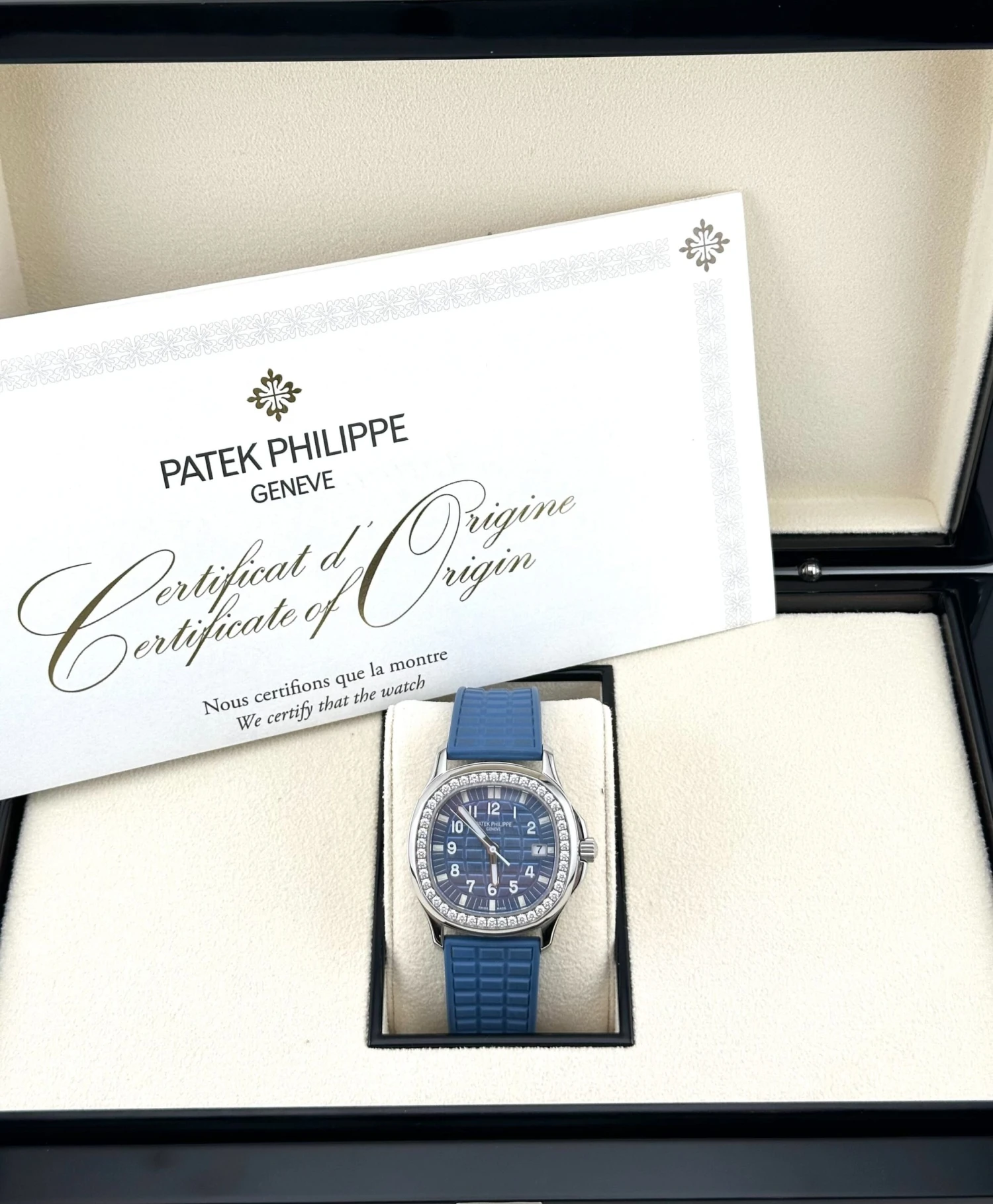 Patek Philippe Patek Philippe Aquanaut Luce 5067A-022 'Ladies' Stainless Steel Blue Dial Diamond Bezel (2020) 7 Patek Philippe Patek Philippe Aquanaut Luce 5067A-022 'Ladies' Stainless Steel Blue Dial Diamond Bezel (2020) - Image 7