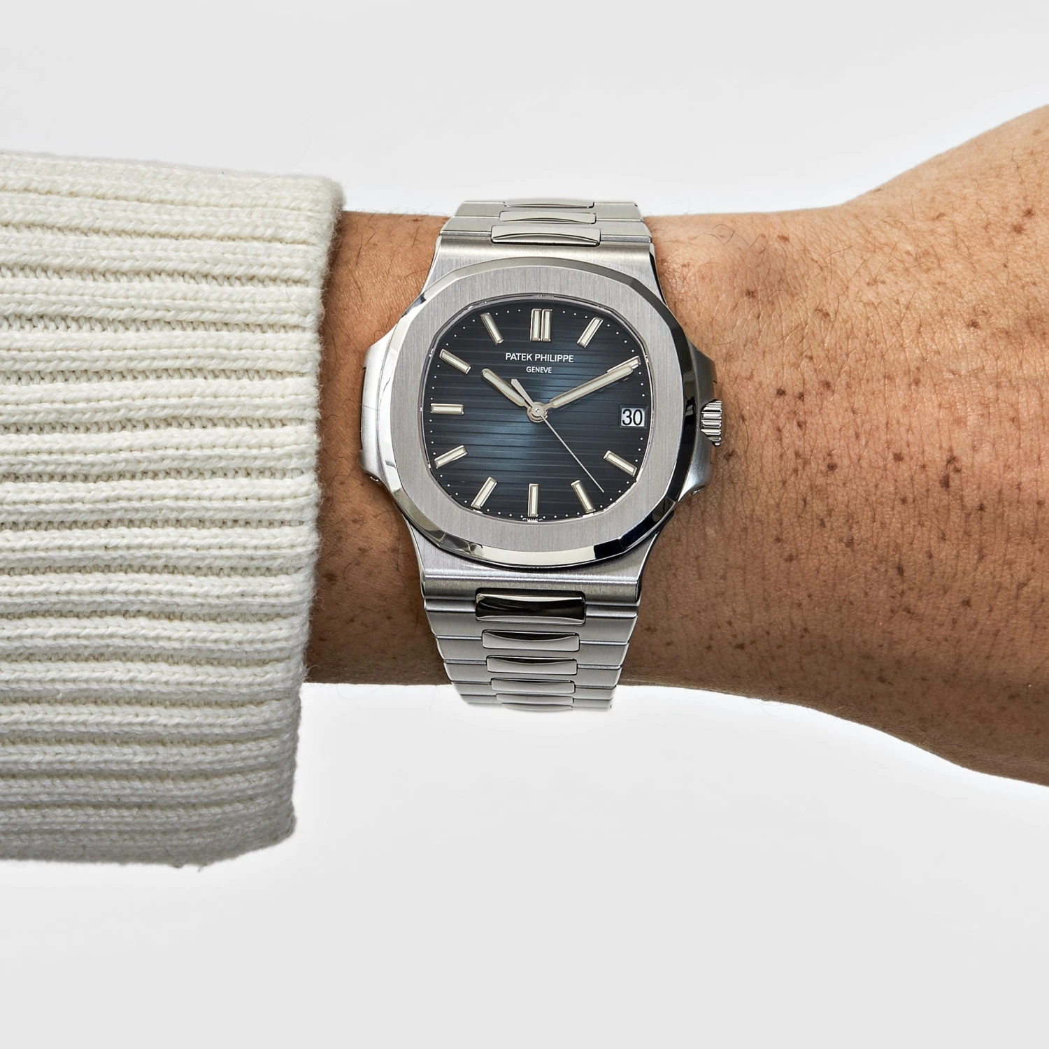 Patek Philippe Patek Philippe Nautilus 5711/1A-010 Date Stainless Steel Blue Dial 2 Patek Philippe Patek Philippe Nautilus 5711/1A-010 Date Stainless Steel Blue Dial - Image 2