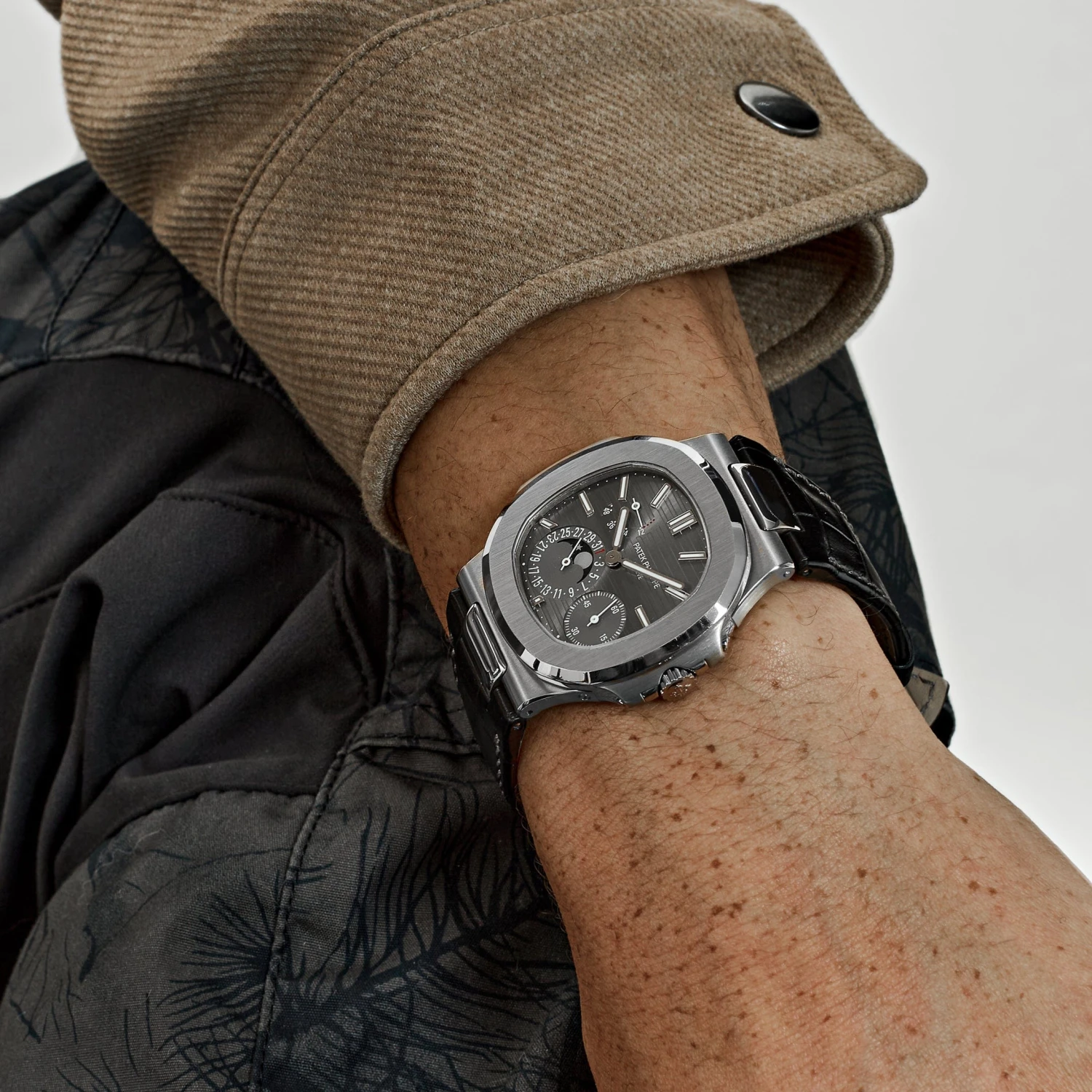 Patek Philippe Patek Philippe Nautilus 5712G-001 Moon Phase (2020) 2 Patek Philippe Patek Philippe Nautilus 5712G-001 Moon Phase (2020) - Image 2