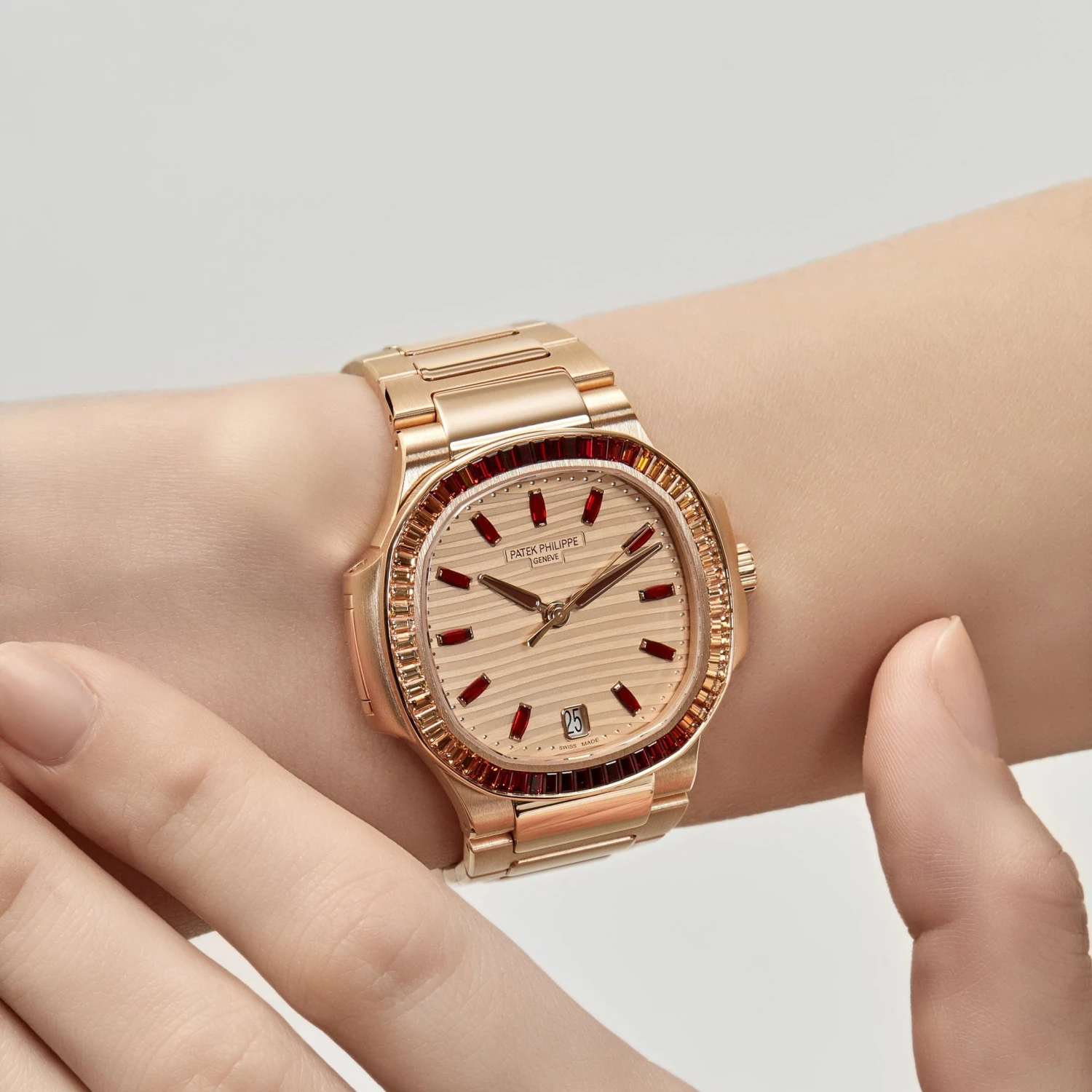 Patek Philippe Patek Philippe Nautilus 7118/1300R-001 'Ladies' Rose Gold 2 Patek Philippe Patek Philippe Nautilus 7118/1300R-001 'Ladies' Rose Gold - Image 2
