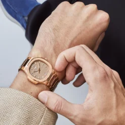 Patek Philippe Patek Philippe Nautilus 7118/1R-010 'Ladies' Date Rose Gold -Horaluxis Sales Store patek philippe nautilus 7118 1r 010 ladies date rose gold 2022 patek philippe 40425243672820